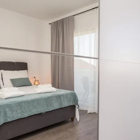 Sarah ヴォディツェ