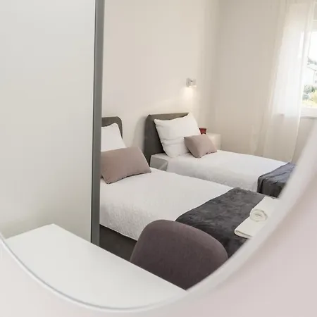 Sarah ヴォディツェ