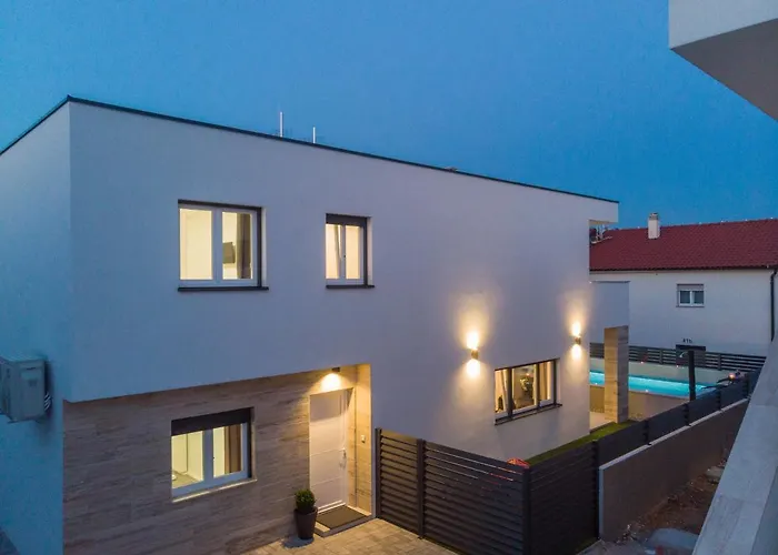 Nyaraló Sarah Vodice