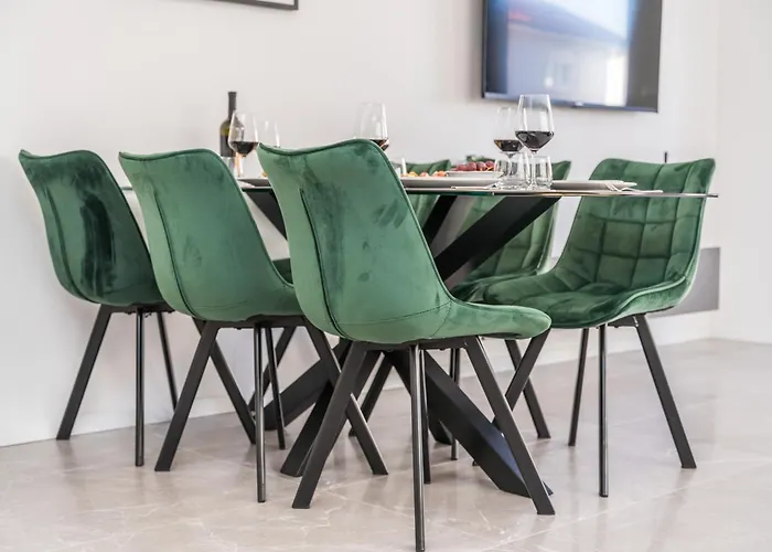 Sarah Nyaraló Vodice